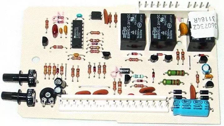 Genie Replacement Part – 20386R Garage Door Opener Sequencer Board For CM7600, Pro95 Screw Drive